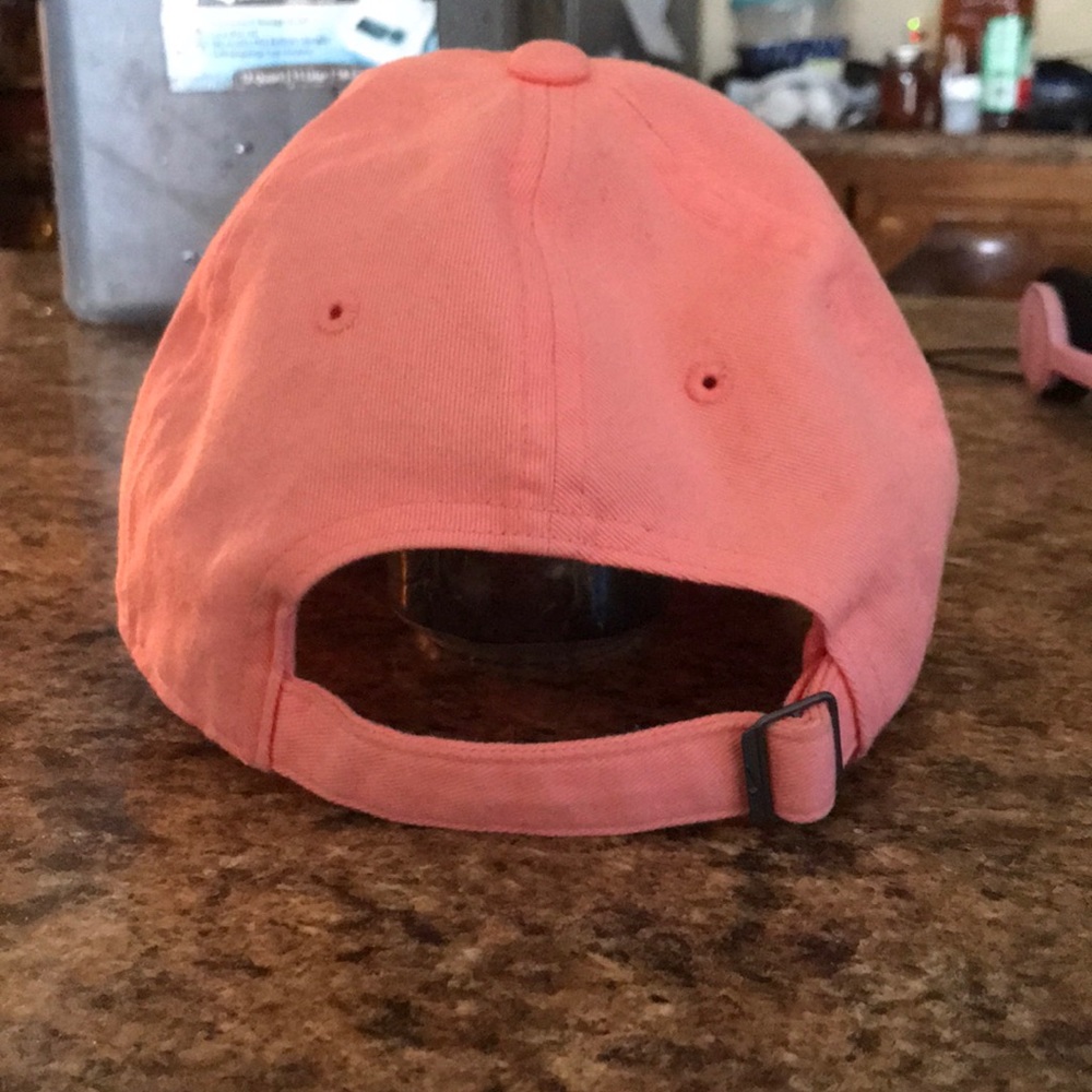 Nike hat - Picture 3 of 3